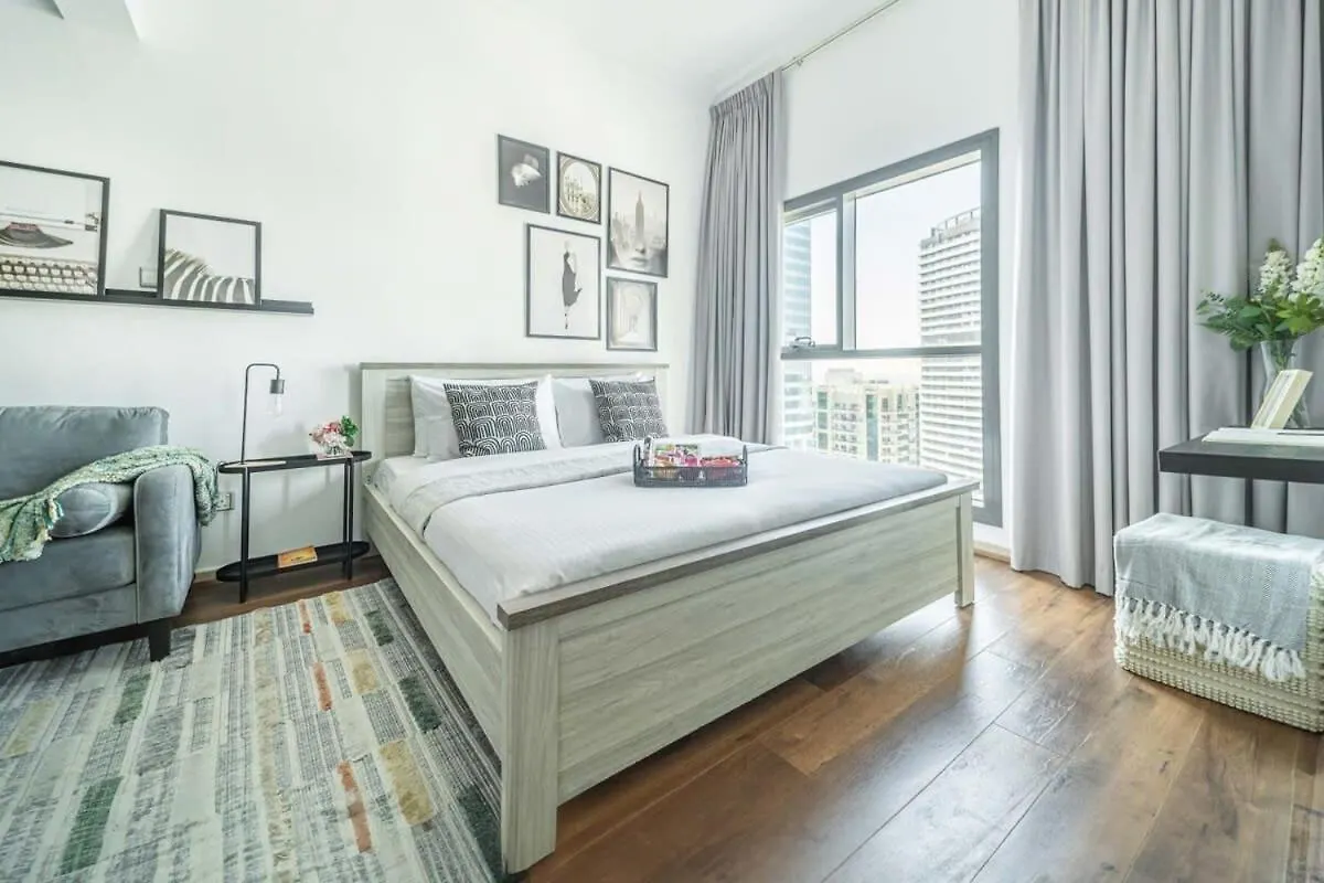 Frank Porter - Zumurud Tower, Dubai Marina Apartment